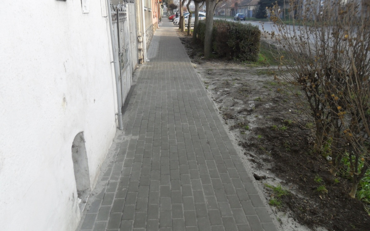 Újabb járdaszakasz épült meg a Celli úton