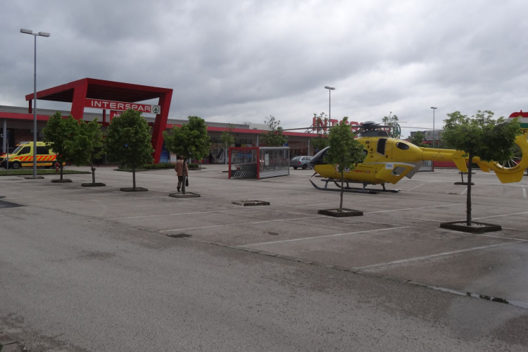 Rosszul lett egy idős hölgy - Lezárták az Interspar parkolót