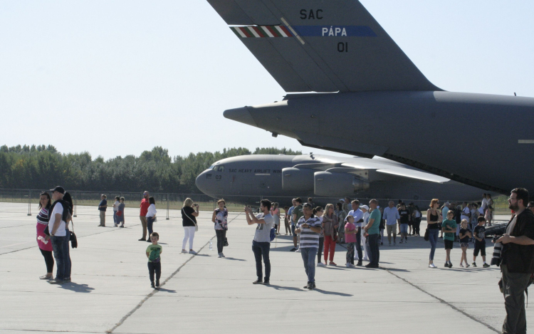 Családi nap a pápai légibázison