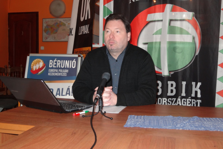 Süle Zsolt: Félrevezették a pápaiakat