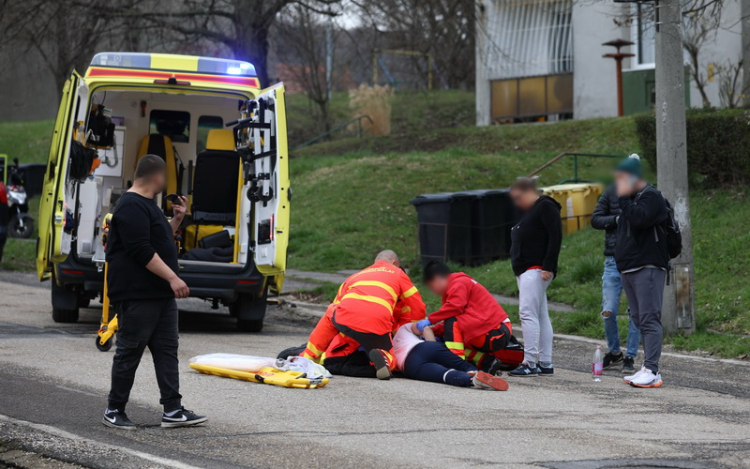 Rekordszámú e-rollerbaleset a nyári hónapokban – minden ötödik gyermek fejsérüléssel került a Bethesda Gyermekkórházba