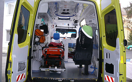 Felborult egy autó Pápa és Tapolcafő között - Súlyos sérült