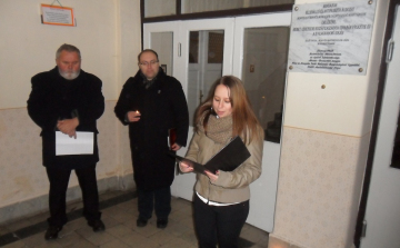 Mécsest gyújtott a Petőfi Asztaltársaság a holokauszt-emléknapon