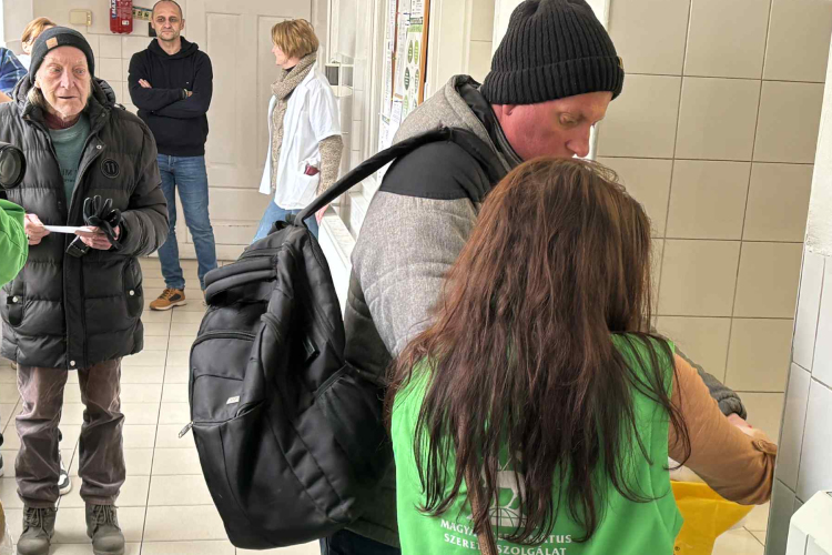 Melegételosztást szervezett Pápán rászorulóknak a Magyar Református Szeretetszolgálat
