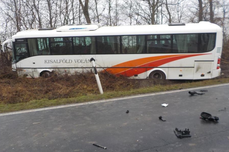 Autóbusz üközött Győrnél - Egy ember meghalt