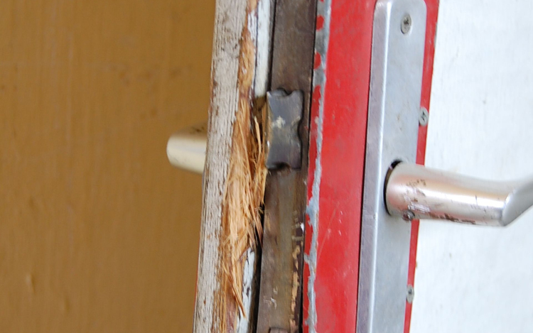 Kétszer is lopott a házból