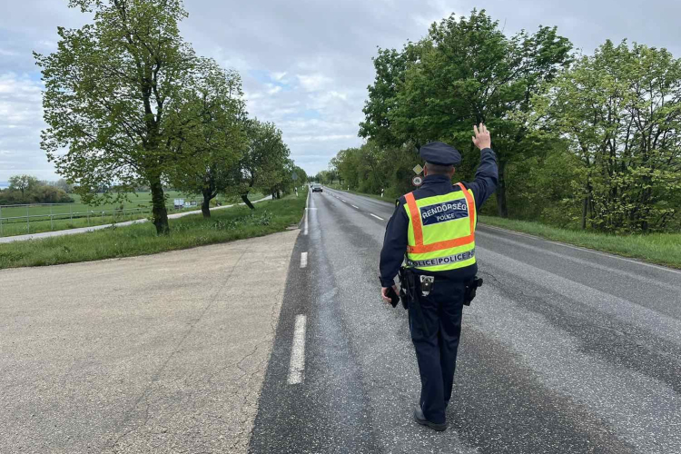 Több rendőr lesz az utakon a hosszú hétvégén