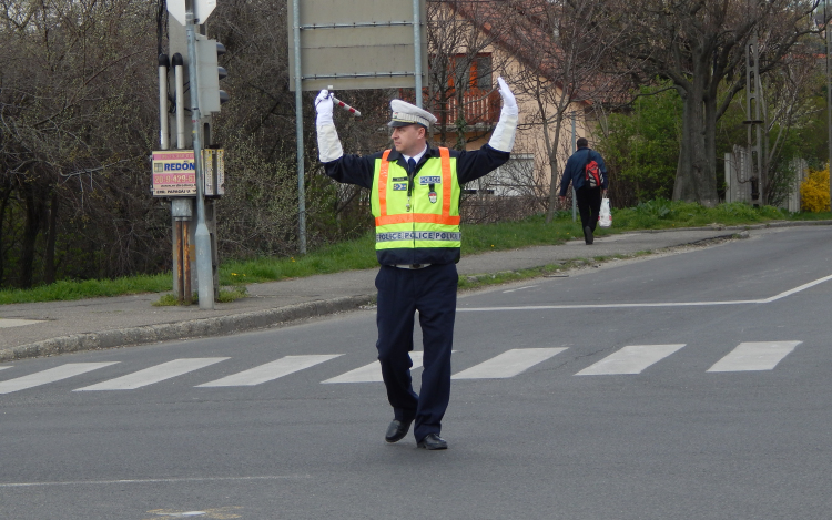 Vasárnapi útlezárások a NEJ miatt Pápán