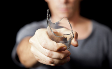 Poharakat tört a kocsmában