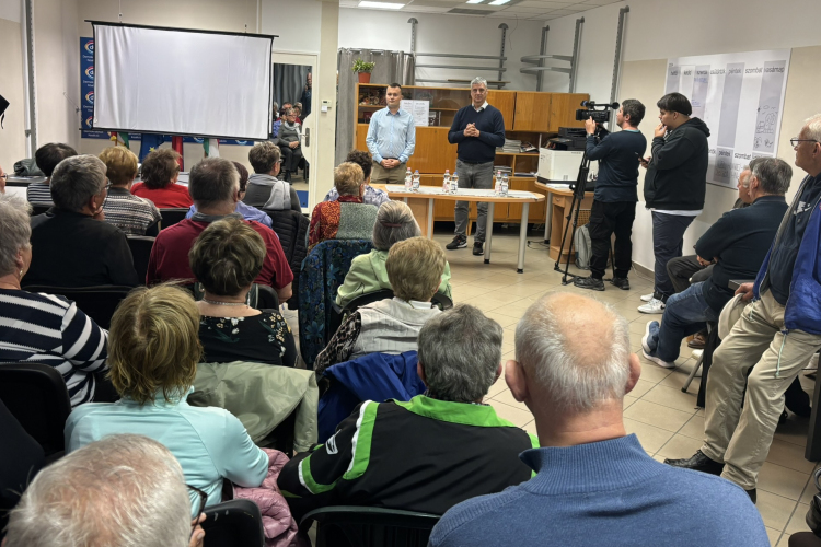 Programbemutató fórumot tartott a DK Pápán