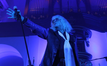 Pápára jön az Omega