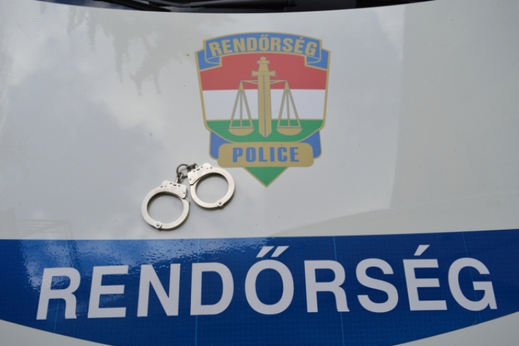 Rendőrökre támadók őrizetét rendelték el a nyomozó ügyészek 