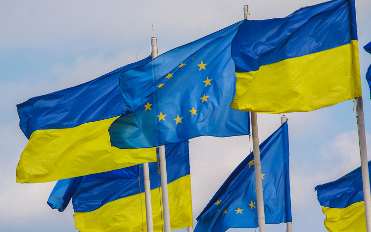 Bloomberg: egyes EU-tagországok gátolnák Ukrajna uniós tagjelöltségét