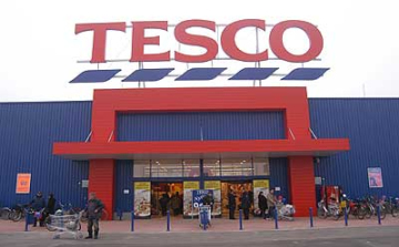 Már a héten kinyitna a Tesco vasárnap