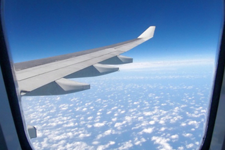 Trombózishoz vezethet, ha a repülőn az ablak mellé ül