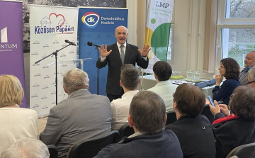 Összefogott az ellenzék Pápán, bemutatták polgármester-jelöltjüket