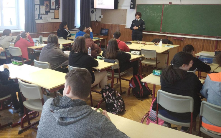 Középpontban az internetbiztonság Pápán