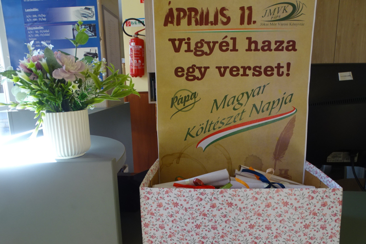 Költészet Napja - Vigyél haza egy verset!