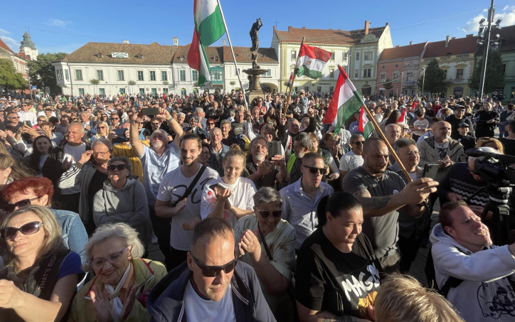Hétfőn ismét Pápára látogat Magyar Péter