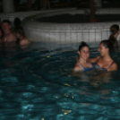 Éjszakai Fürdőzés a pápai Várkertfürdőben