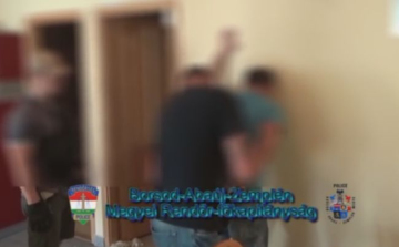 Masszázsszalonnak álcázták a bordélyházat