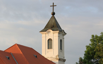 Több százezer forintot sikkasztott el egy 74 éves asszony, az egyik Pápához közeli faluban