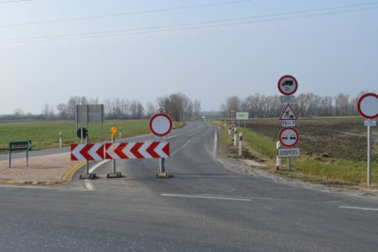 Teljes az útzár Pápa és Kéttornyúlak között