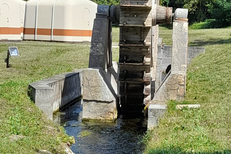 Megállt a tapolcafői malomkerék, annyira lecsökkent a forrás vízhozama