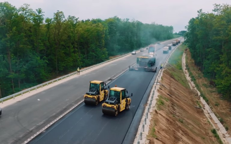 Így áll a 83-as út építése - Videó