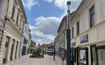 Megérkeztek az új lámpatestek a Kossuth utcára