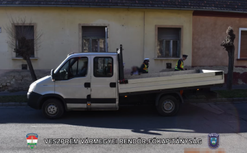 Spanifert szerelt az alvázán megnyílt teherautóra Pápán