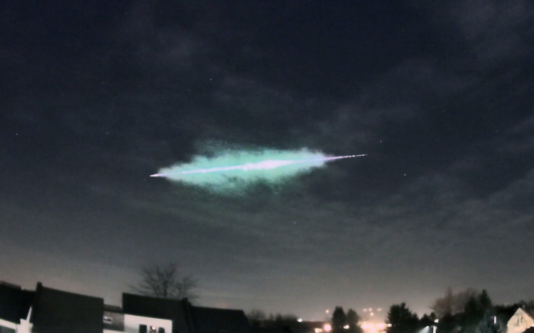 Zöldesen fénylő tűzgömb hasított át az égen, Pápáról is lehetett látni
