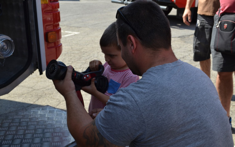 Több száz csillogó szempár – kinyíltak a szertárkapuk Veszprém megyében