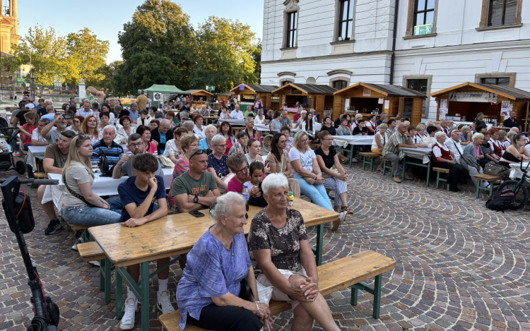 Megnyílt az idei Cicege és Borfesztivál