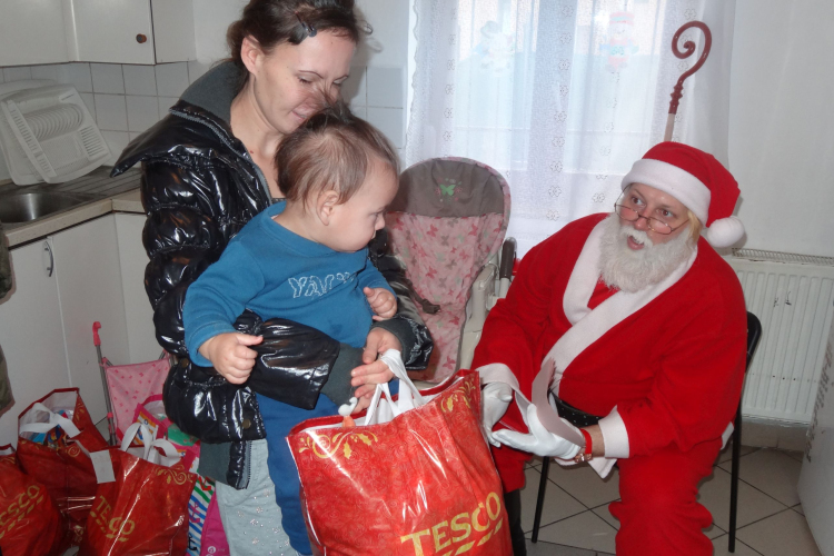 Anyaotthonba vitt adományokat a Mikulás