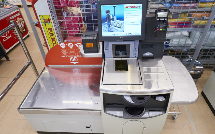 Nem is hinné, mekkora baj lehet abból, ha valaki trükközik az automata pénztárnál