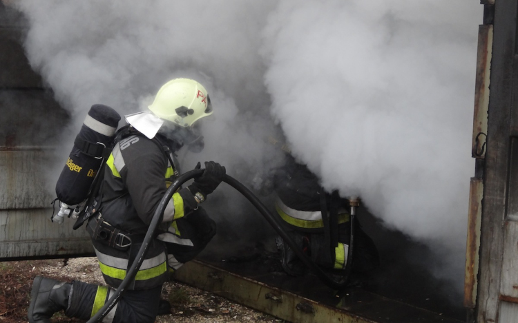 Egy lakóház melléképülete égett a Teleki utcában