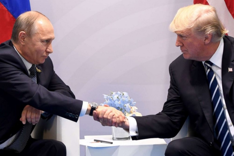 Kedvezően értékelte Trump és Putyin első megbeszélésüket 