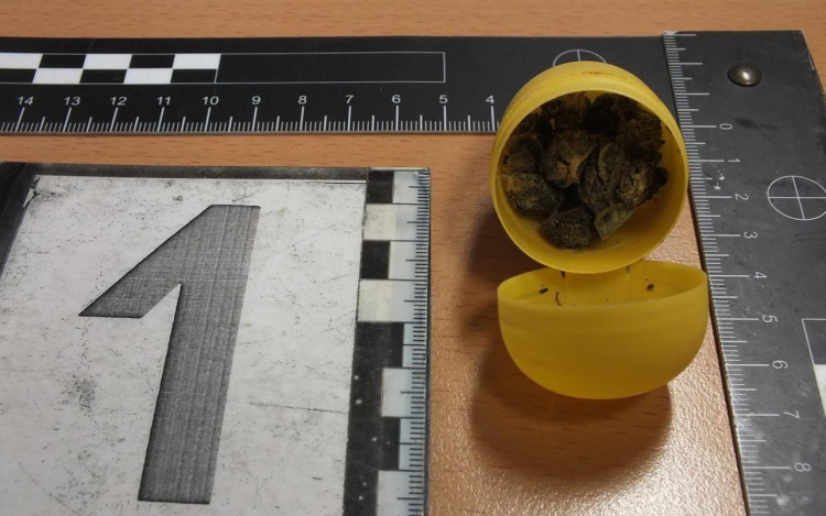 Kábítószergyanús anyag is volt az ittasan és bódultan vezető sofőrnél Pápán