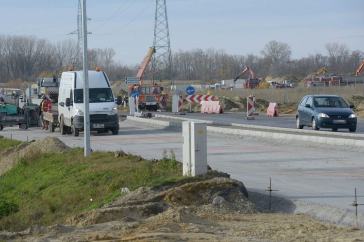 Karácsony előtt átadhatják a 83-as út M1-es autópálya csomópontját