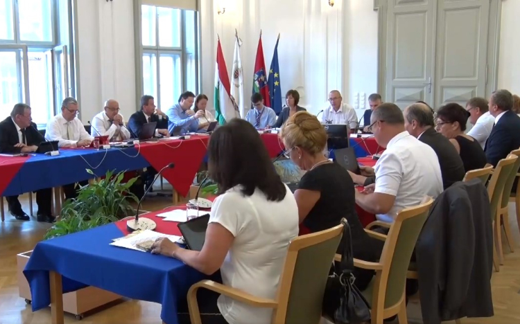 A Pápai Platán Kft.-hez kerül a városi televízió