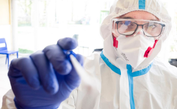 A magyar mentősök szerint a vírustagadók nehezítik legjobban a hatékony védekezést!