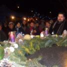 Négy gyertya ég a város adventi koszorúján