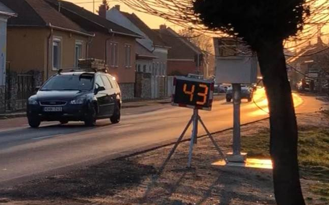 Új mobil sebességmérők jelentek meg Pápán!