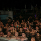 Éjszakai Fürdőzés a pápai Várkertfürdőben