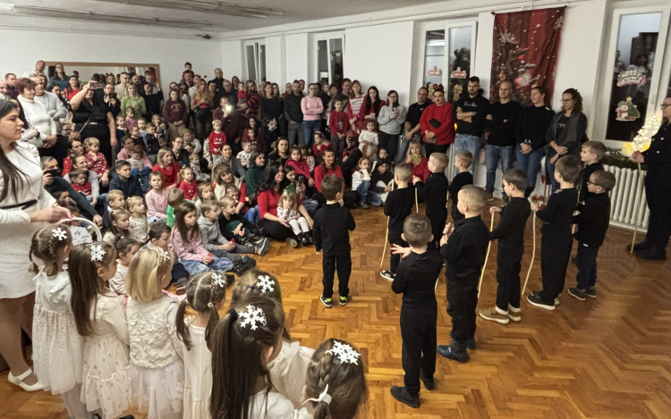 Boldog ovis december, a boldogító jó cselekedetek hónapja a Fáy Oviban