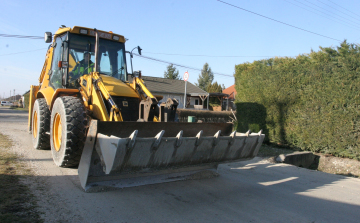 Murvás utakat javítanak Pápán