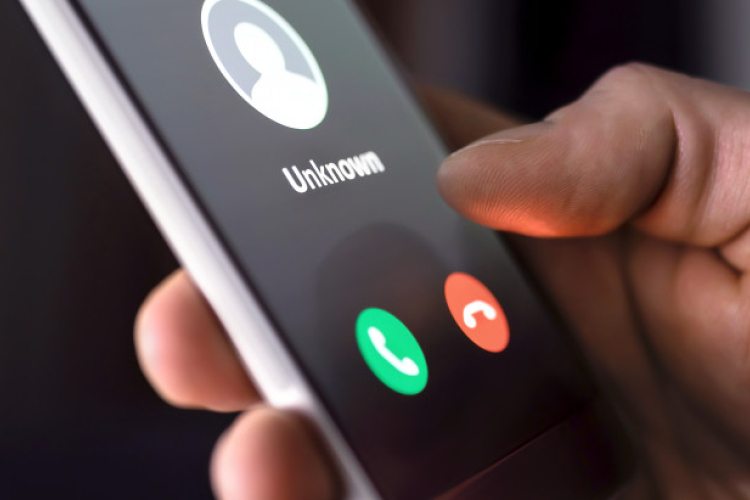 Új módszerrel támadnak a telefonos csalók