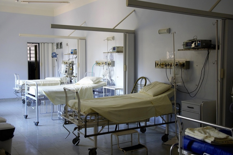 A járvány visszahúzódásával a kórházak is visszatérnek a normális működési rendhez