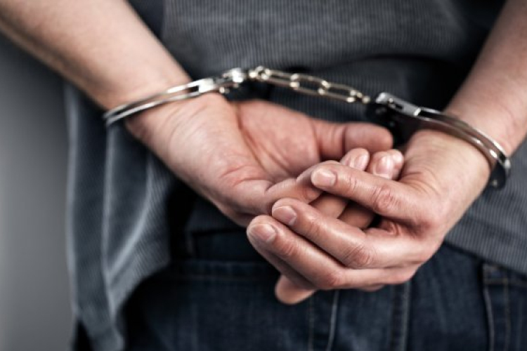 Őrizetbe vették a pápai rendőrök a bántalmazó férfit